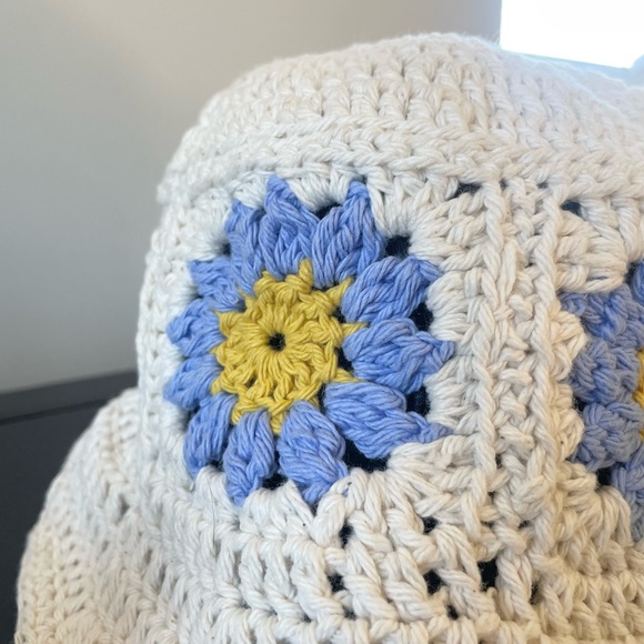 NEW Handmade Floral crochet Bucket Hat - Granny squares with flowers - Picture 3 of 7
